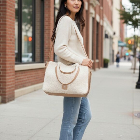 House Of Harlow 1960 Tan Cream Sherpa Shearling Detachable Wristlet Jumbo Tote - Picture 2 of 13
